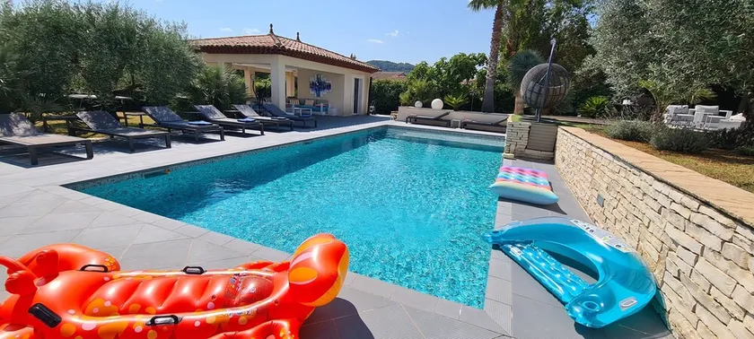 VILLA FOR 8 PEOPLE WITH A HEATED PRIVATE POOL IN THE HEART OF THE VAR, BETWEEN THE SEA AND THE VERDON - Image 1