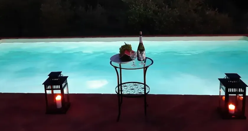 VILLA WITH PRIVATE HEATED POOL - Image 1