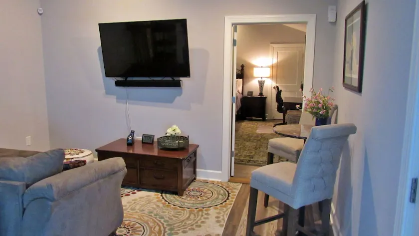 Quiet Apartment Retreat - Image 1