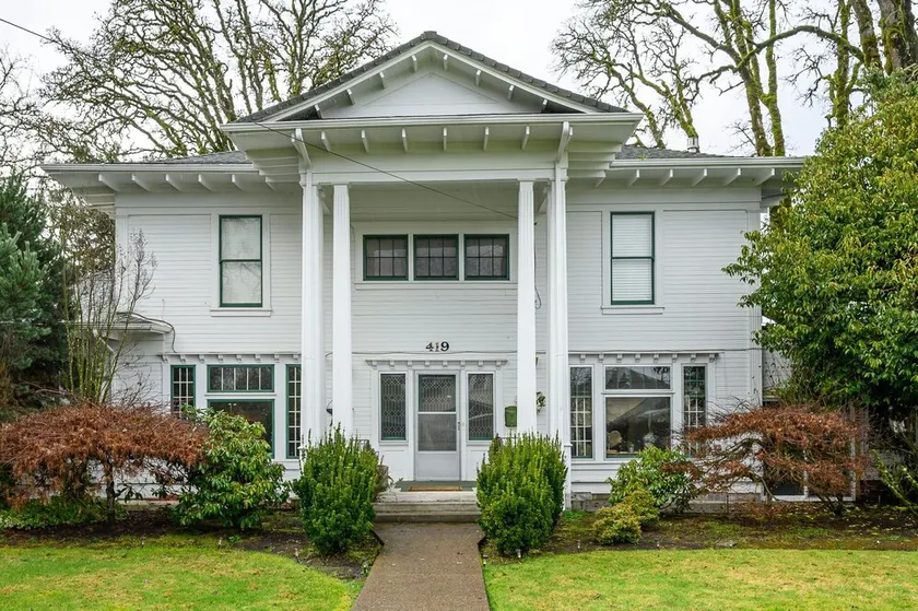 Beautiful Wine Country Escape - Image 1