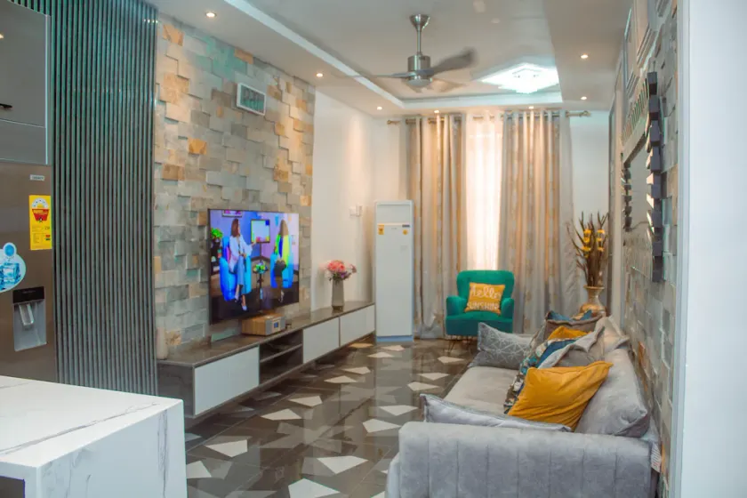 Lovely 1-Bedroom home in Tema - Community 3 - Image 1