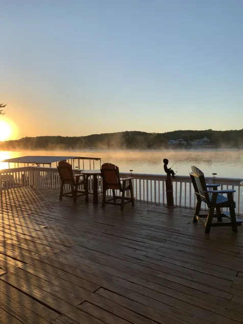 Large Lakefront Family Retreat on Quiet and Lively Cove                       - Image 1