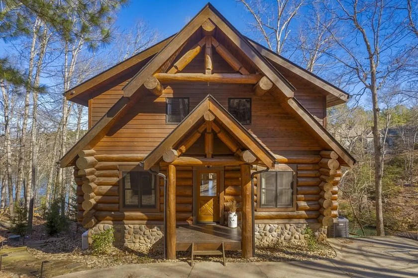 Perfect Waterfront Lake Keowee Getaway with Hot tub - Image 1