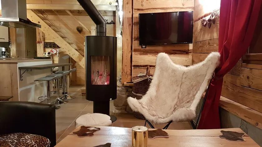 Chalet LE BOIS DU ROC with large jacuzzi - Image 1