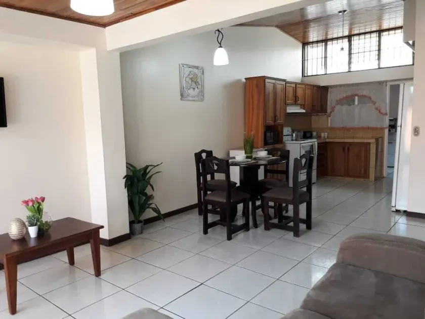 Private Apartment House 2 Bedroom 5 mins SJO Airport Furnished Spacious Kitchen - Image 1