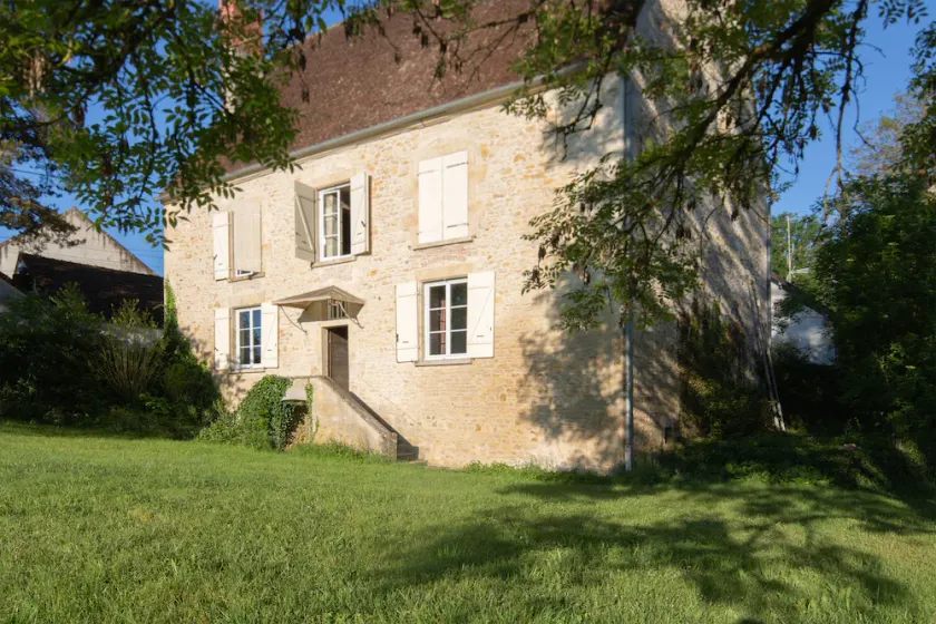 Maison de la source en Bourgogne - Image 1