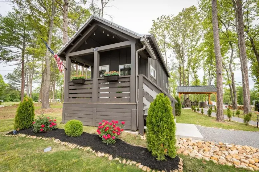 Pine Grove Lane - Image 1