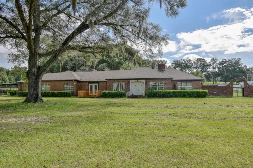 4/4 Main home with 2/1 guest cottage, Private 10 Acre Home -2 min drive from WEC - Image 1