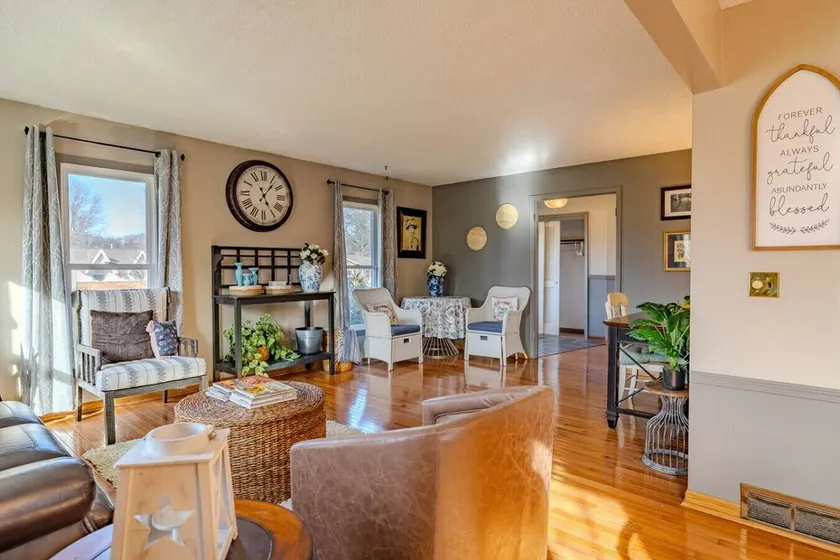 Almar  · English Charm, 4beds, 3bath, Host 8+king and Queen - Image 1