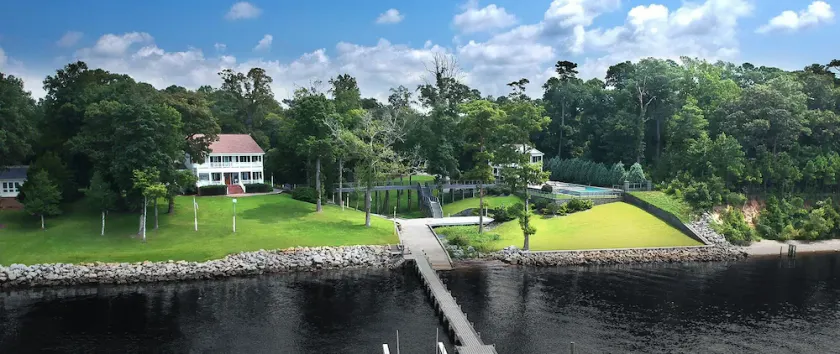 Privat oändlighet pool, badtunna, tennis / basketplan på Neuse River! - Image 1
