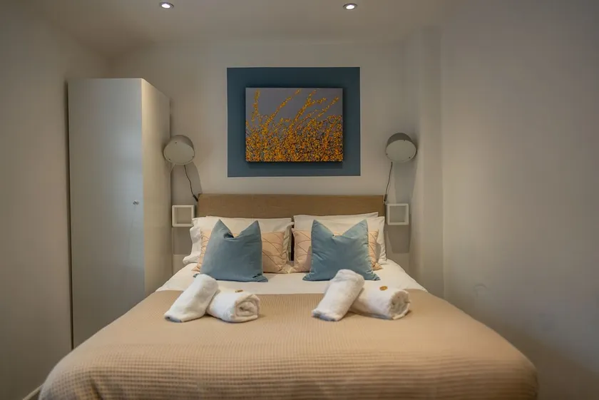 Town Street Apartment - Image 1
