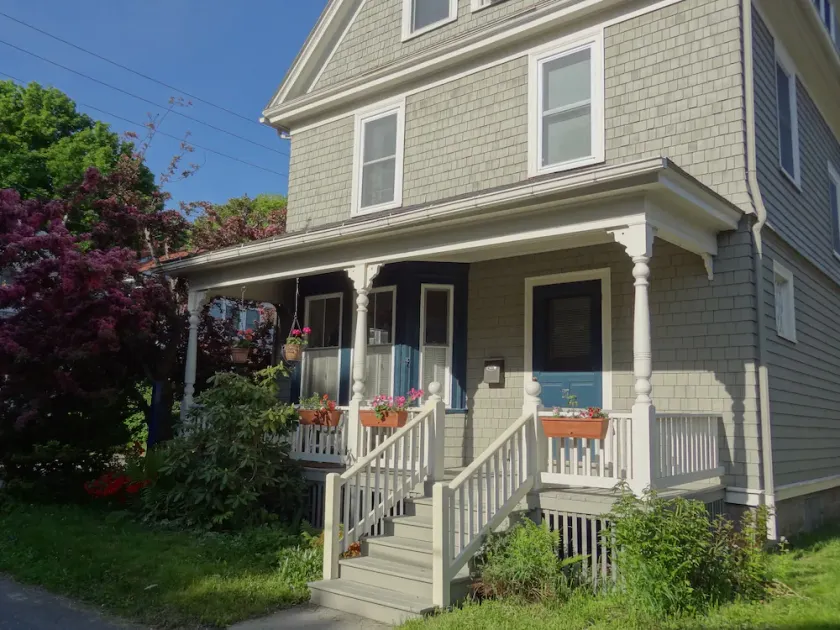 Spacious in-town cottage w/home office. Walk everywhere from your front steps. - Image 1