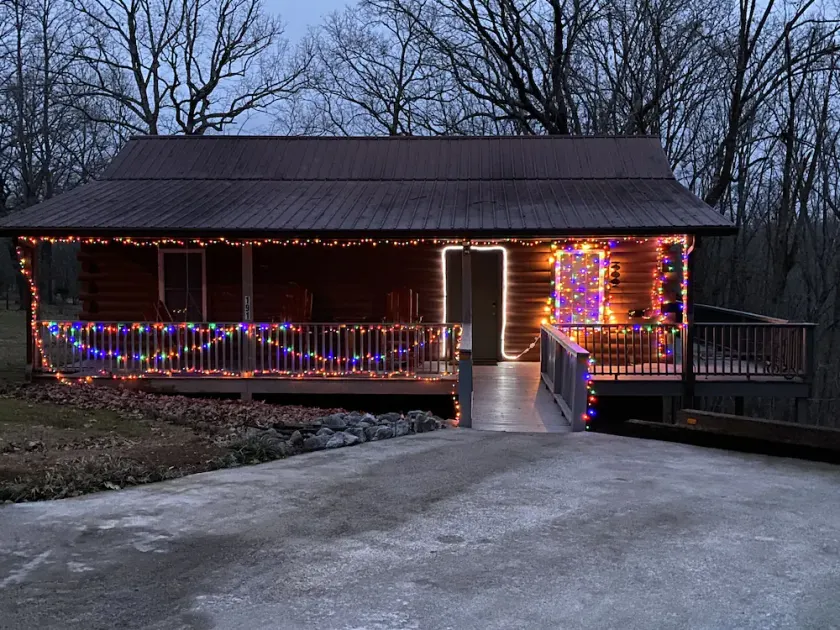 Cabin 3 is a Quiet log Cabin on Lookout Mountain 2 bedroom 2 bath - Image 1