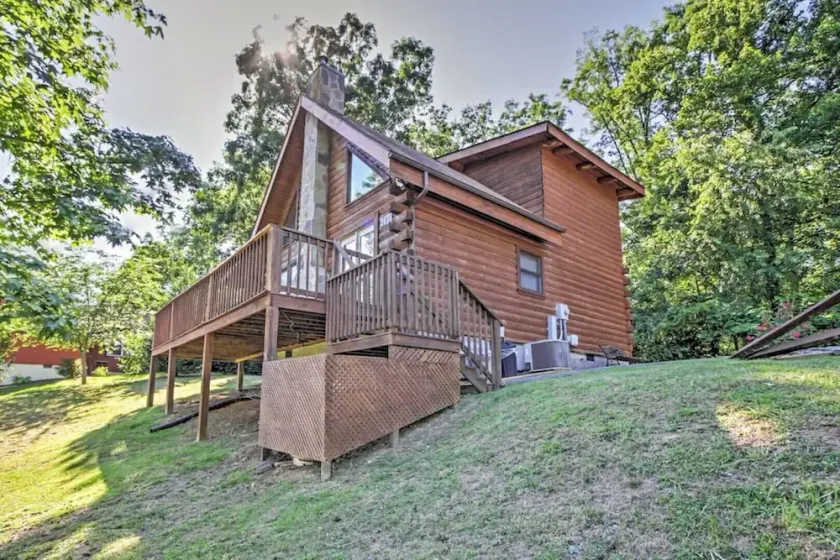 \"Shine Ridge\"-Cabin w/ Views, hot tub and mins to Attractions - Image 1