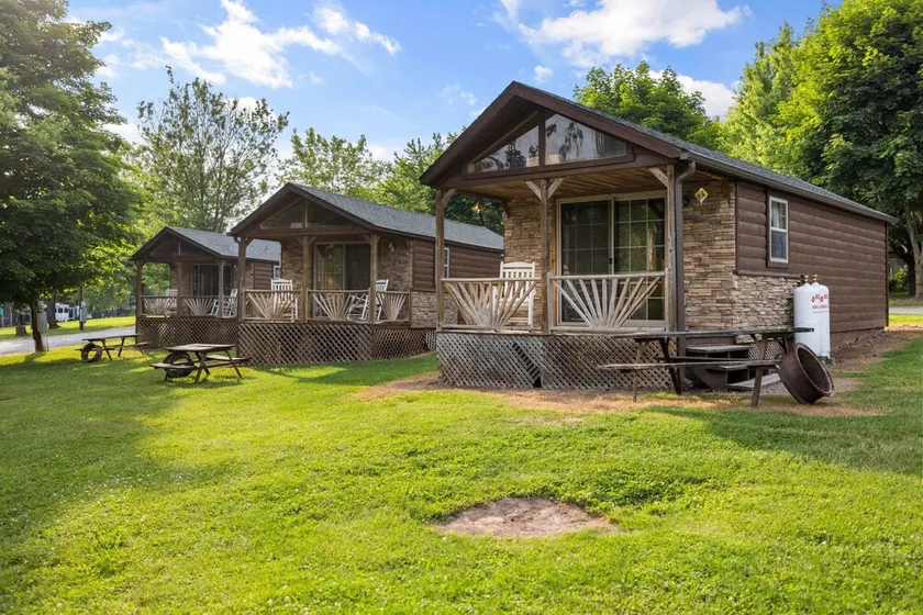 Deluxe Cabin7 Within Campground - Image 1