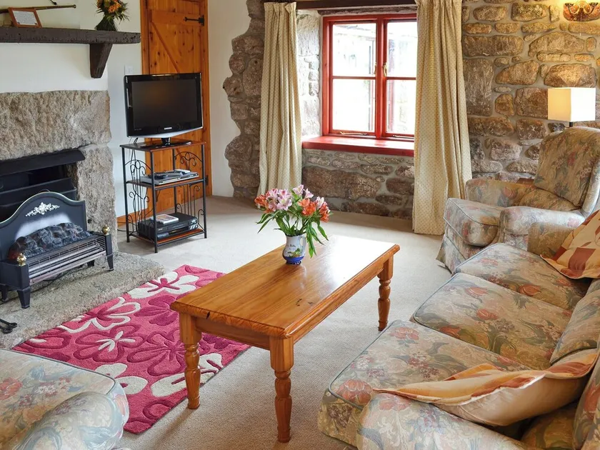 3 bedroom accommodation in Trewellard, near Penzance - Image 1