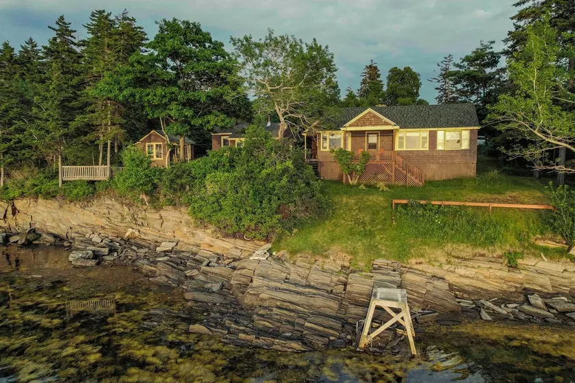 Howard Family Cottage - Image 1