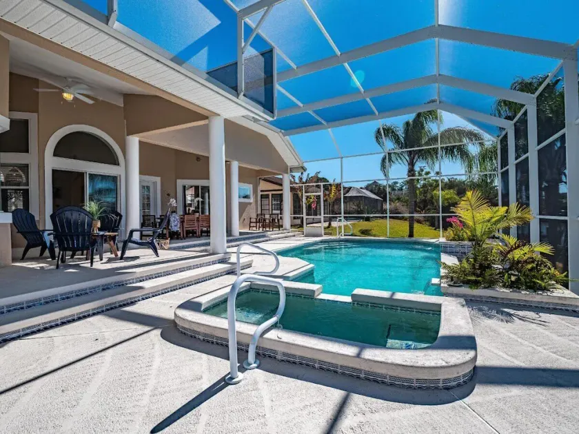 CASA CORRAL- Infiniti POOL INFINITY RELAXATION SALT WATER CANAL HOME - Image 1
