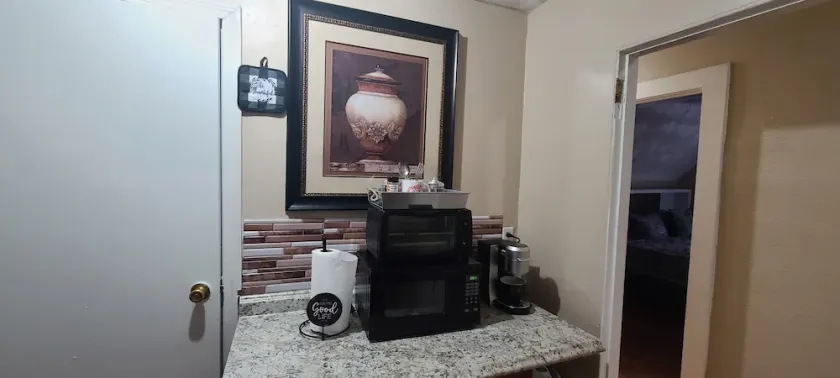 Spacious 3rd floor  2bedroom apartment - Image 1