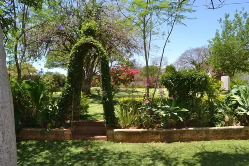 Ebuhleni Guest Lodge - Image 1