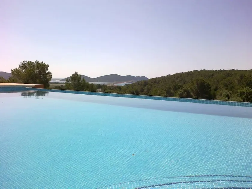 HOUSE SURROUNDED BY NATURE WITH STUNNING VIEWS - Image 1