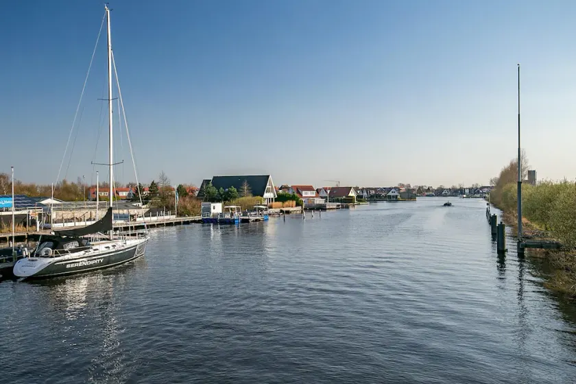 Nice holiday home on the water in Grou - Image 1