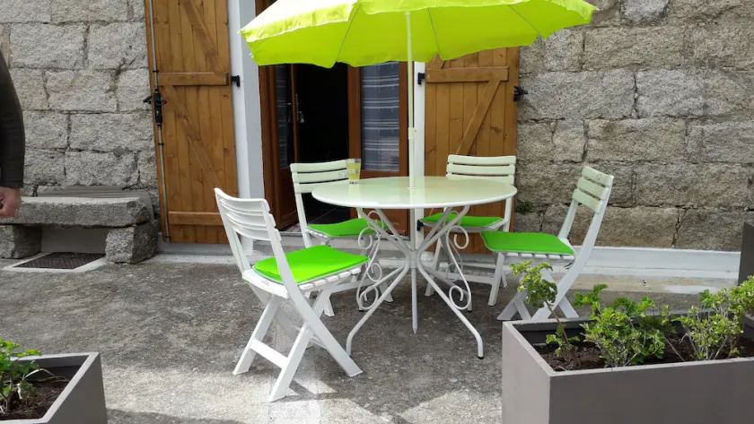 T2 tout confort dans maison de village - Image 1