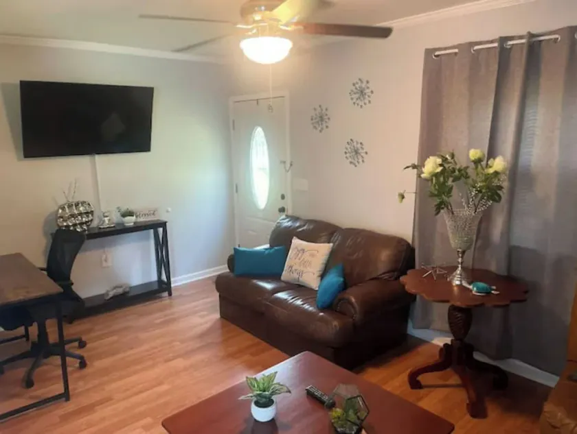 Peaceful Comfort Home ideal for work trips and vacation. - Image 1