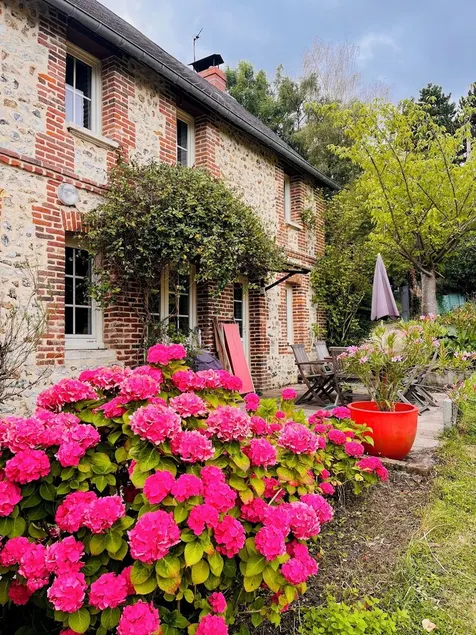 Charming house of 90 m², enclosed garden 1100m2, 10 minutes' walk from the pool - Image 1
