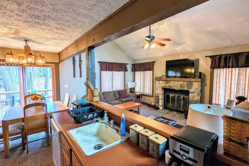 Frost Hollow by Avantstay Deck w/ Grill, Game Room Loft - Image 1