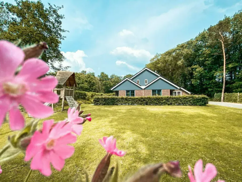 Charming, new 16-person accommodation - Image 1