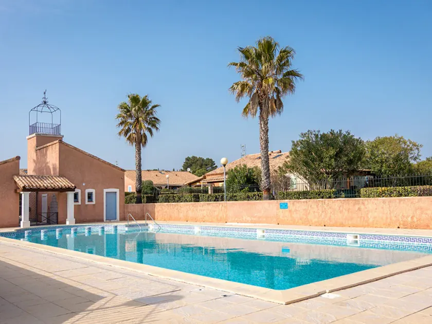 Maison familiale à Loupian avec piscine commune et climatisation - Image 1
