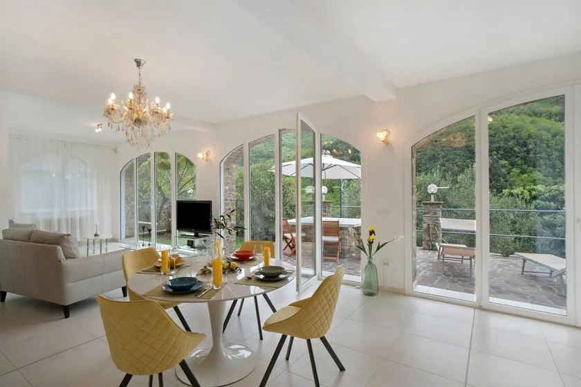 Appartamento 'Loggia Oliveto' con vista sulle montagne, Wi-Fi e aria condizionata - Image 1