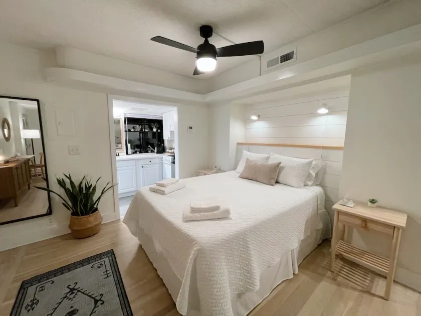 Corner condo at the doorstep of the intercostal waterway and local restaurants! - Image 1