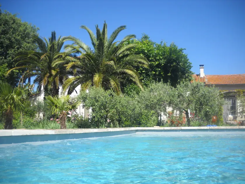Apartamento en casa de campo provenzal con piscina - Image 1