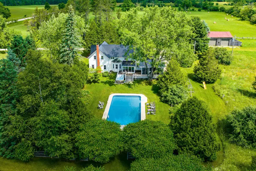 Granja histórica con piscina, jacuzzi, Riachuelo, Granero, 100 Acres - Image 1