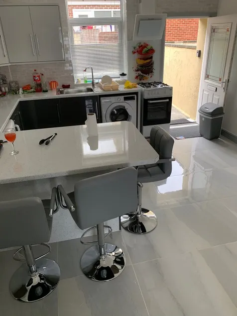 6 Beds FREE WiFi Luxury House Kitchen Shower Brand New Nice View - Image 1