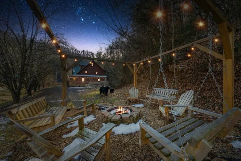 Smoky Mtn Dollywood, Sleep16 + PoolTable + AirHockey + Firepit + Hottub+ Pets ok - Image 1