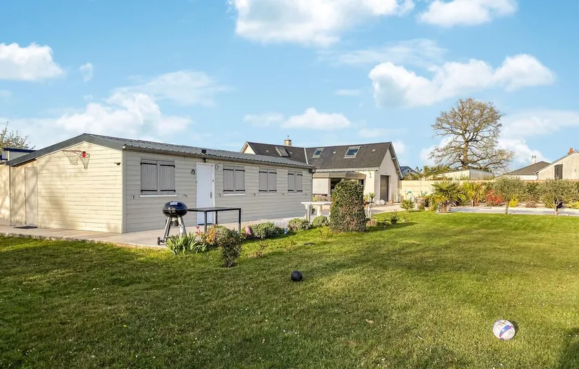 Stunning home in Saint Ouen les Vignes - Image 1