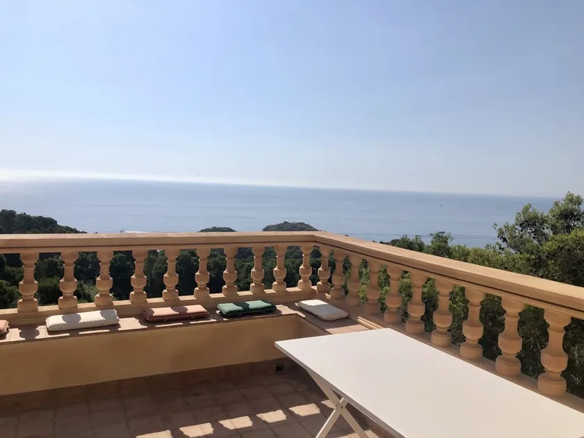 Casa con encanto que convive con el mar. - Image 1
