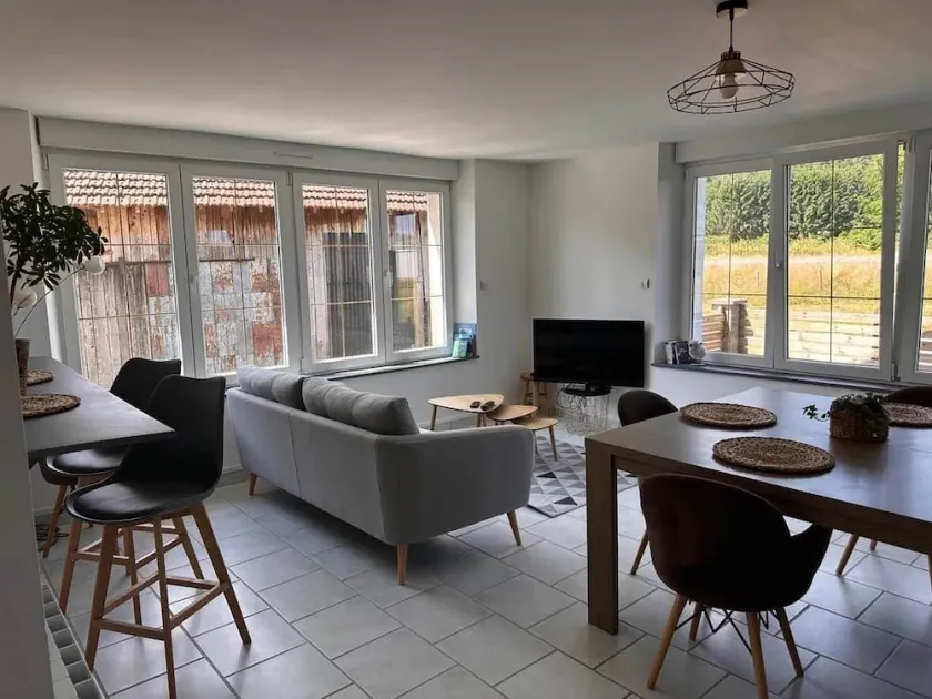 Chaleureux Appartement Rénové, Idéal Avec des Enfants - Image 1