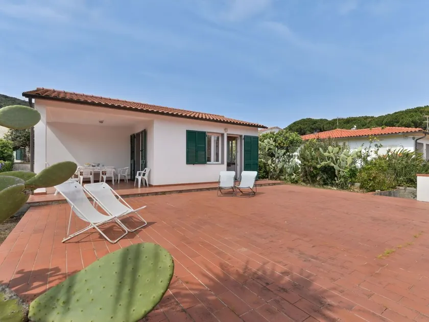 Wunderbares alleinstehendes Ferienhaus für 4 Personen mit TV, Terrasse und Haustiere erlaubt - Image 1