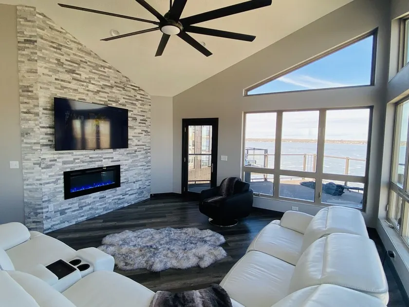 Stillwater Dream- Lakefront, Okoboji Luxury Rentals - Image 1