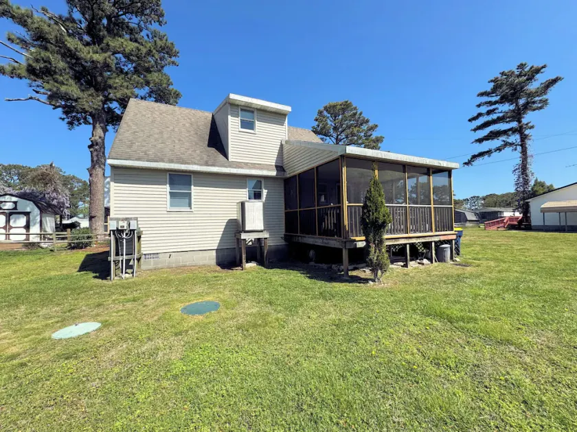 Misty Manor - 3BR home, sc. porch & NO PETS. NO LINENS PROVIDED - Image 1