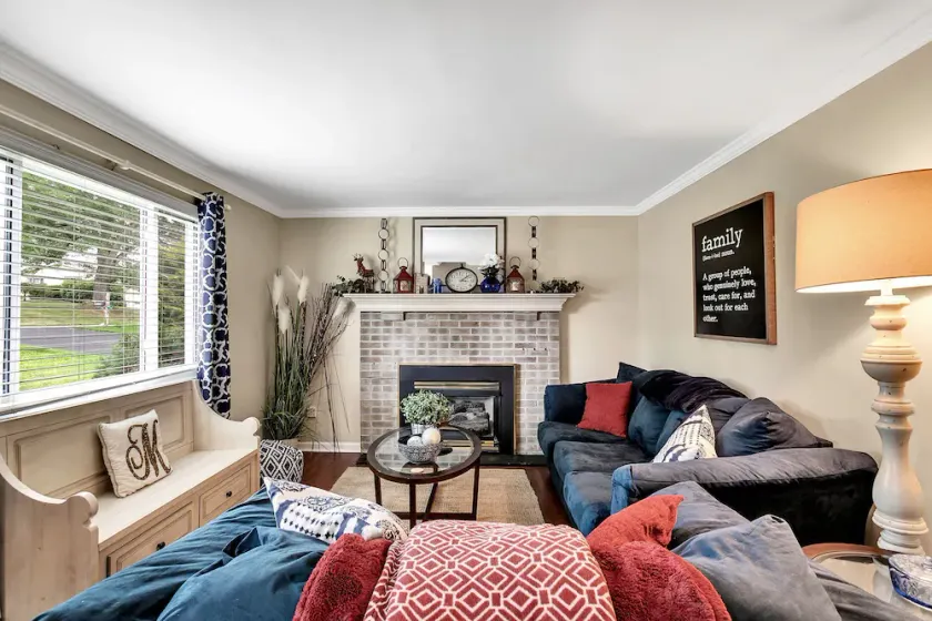   3 bedroom 2.5 bath with game room. 19 miles from Pittsburgh  - Image 1