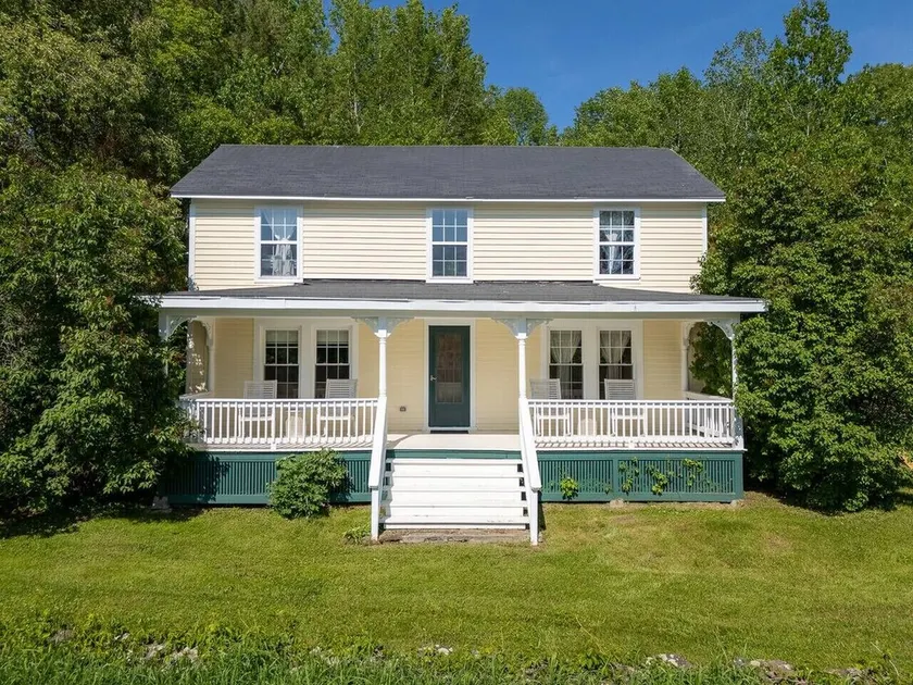 Renovated Country Farmhouse – Private, Pet-Friendly & Family Ready - Image 1