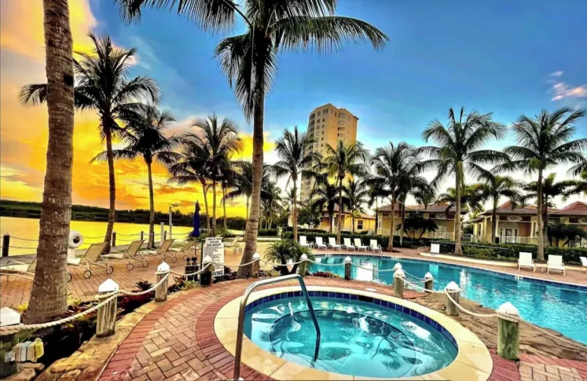Luxury Condo with stunning water views - Image 1