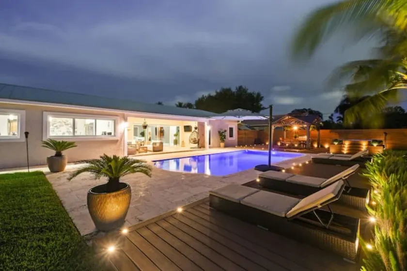 Luxury Unique Property 4-3 - Entire House - Heated Pool - Lg Yard - Image 1