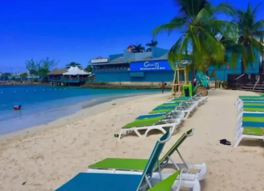 Island Retreat - King Bed - Image 1