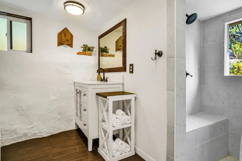 Private Romantic Escape, Hidden Gem w/ Hot Tub, and Waterfall - Image 1